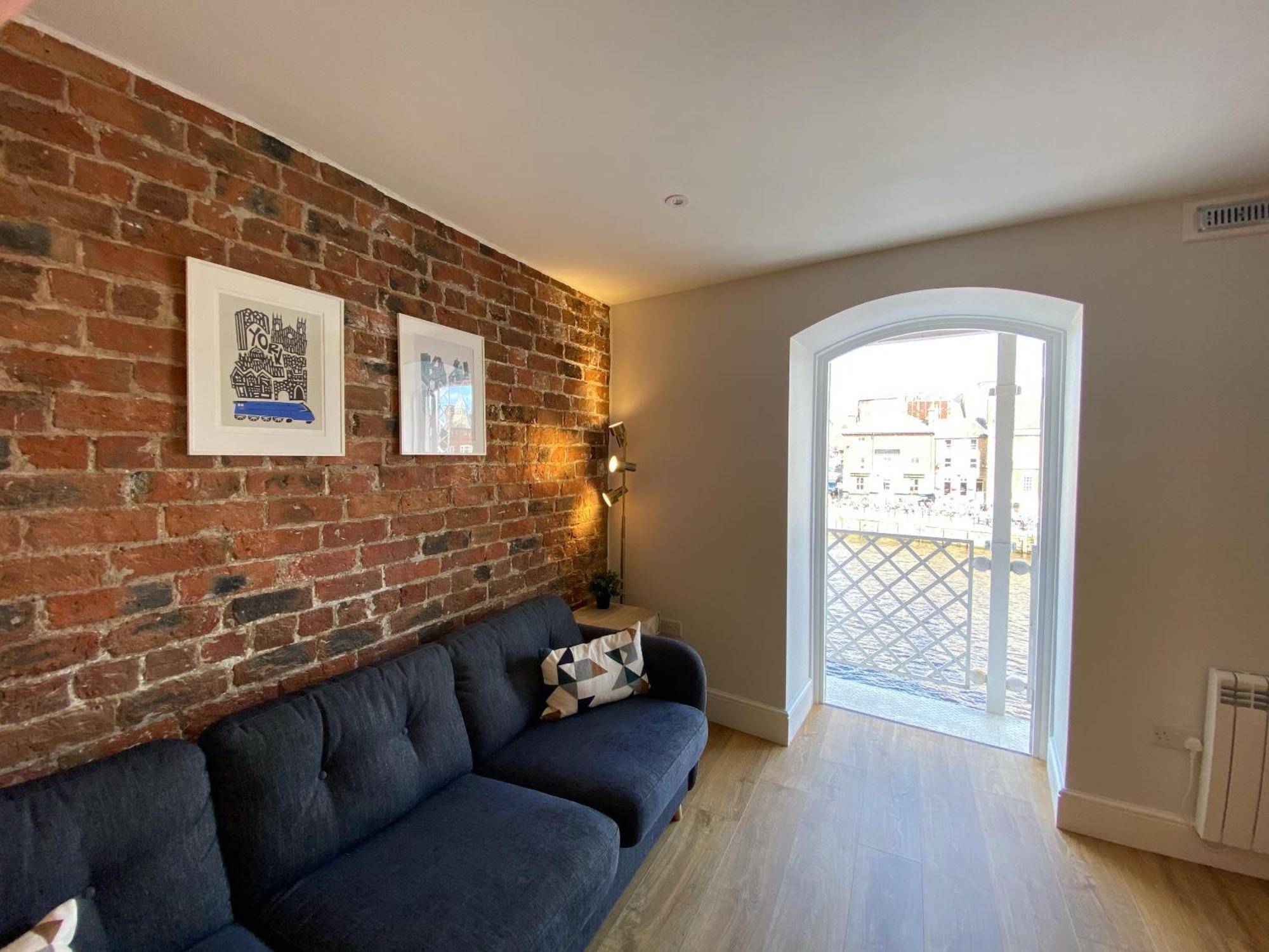 Luxury Woodsmill View - On The River - With Balcony - Recently Refurbished *